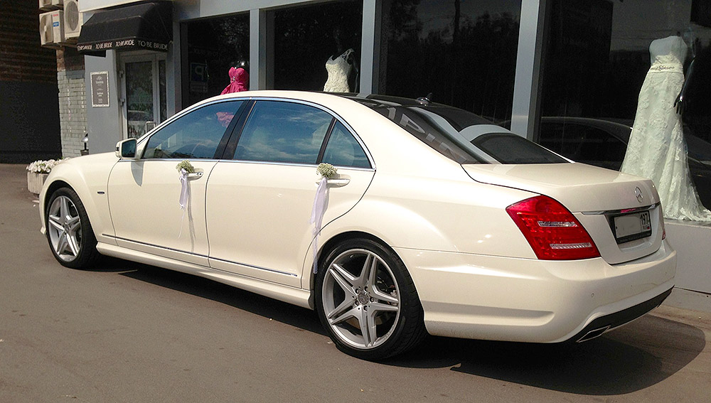 Аренда белого представительского Mercedes-Benz W221 S-class с водителем